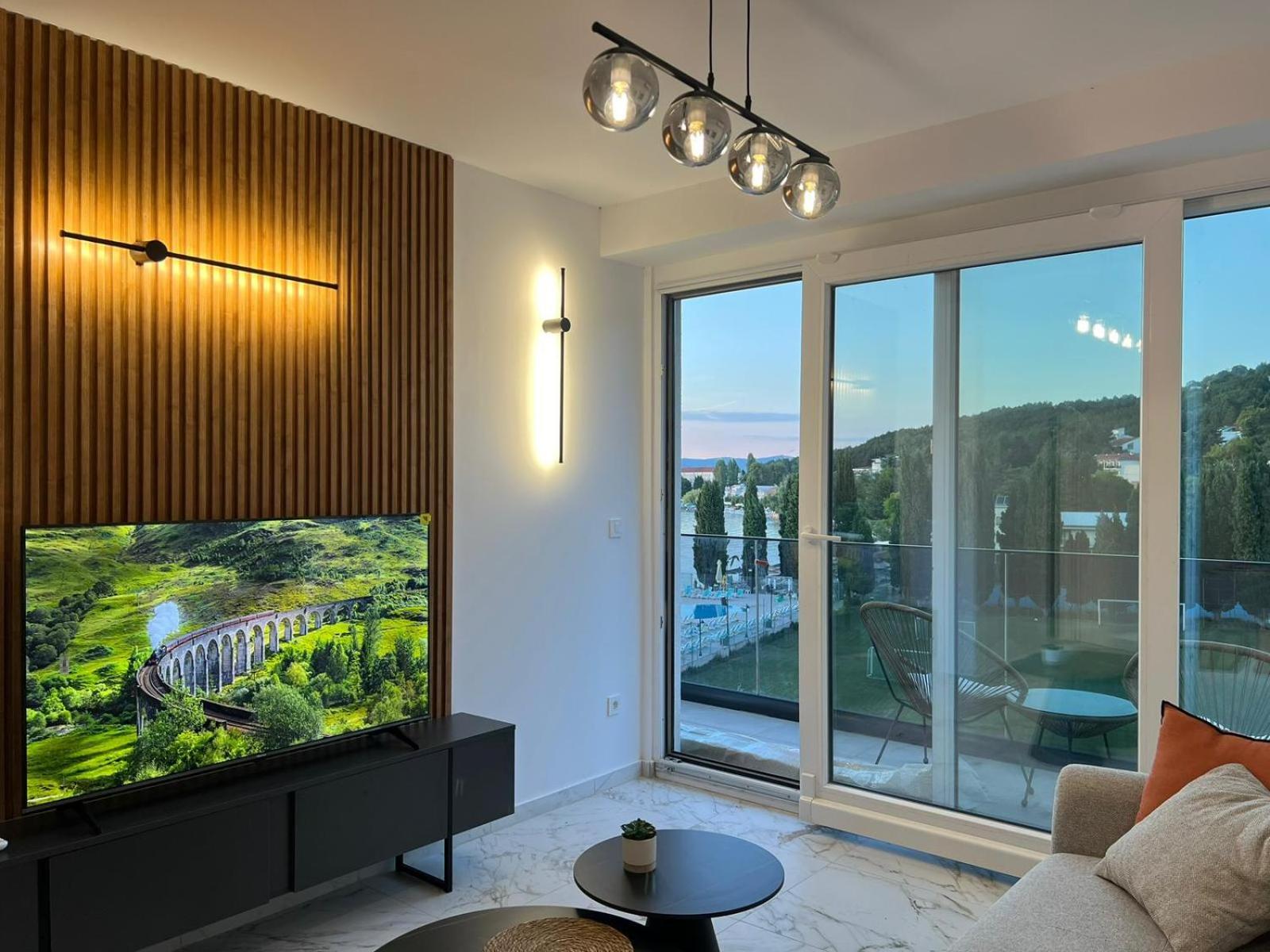 Yves Front Apartment